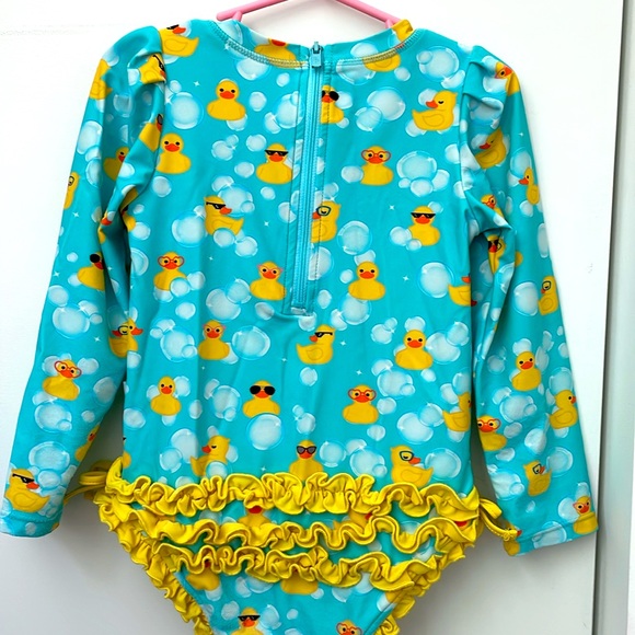 Posh Peanut Girl's Long Sleeve Ruffled Rash Guard Swimsuit - Ducky - size 5T - Picture 3 of 6